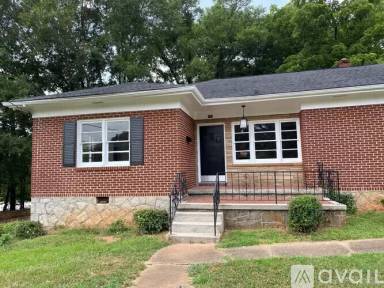 Main picture of 552 Mellview Ave SW
