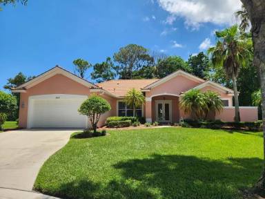 Main picture of 2401 SW Carriage Pl