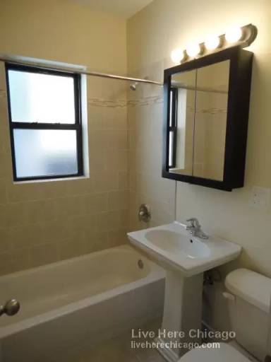 Main picture of 3521 N Wilton Ave