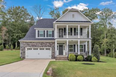 Main picture of 8809 Rainer Way