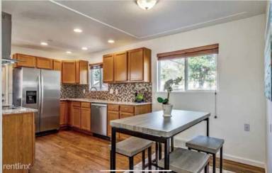 Main picture of 241 1/2 S Grove St