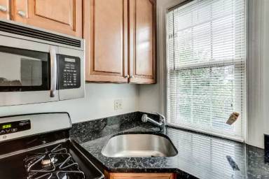 Main picture of 1111 Lamont St NW