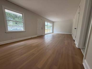 Main picture of 3979 Thomas Ave