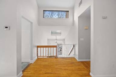 Main picture of 42 Maple Moor Ln
