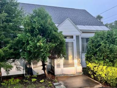 Main picture of 242 Schoolhouse Rd