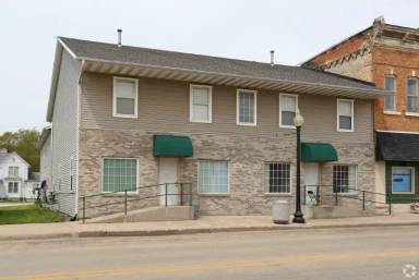 Main picture of 105 N Elm St