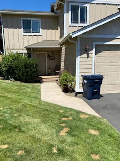 Main picture of 1657 NE Lotus Dr