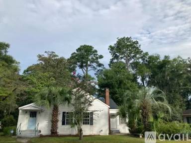 Main picture of 431 Edgewater Rd
