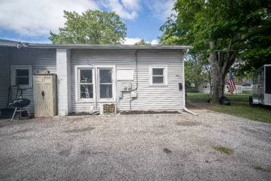 Main picture of 498 1/2 S Curtis Ave