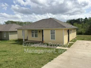 Main picture of 2963 Lake Park Rd