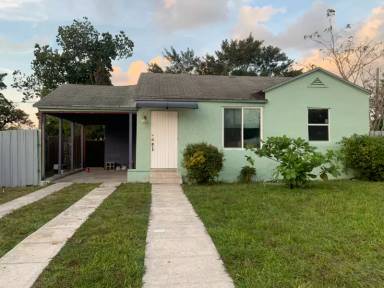 Main picture of 935 NW 64th St