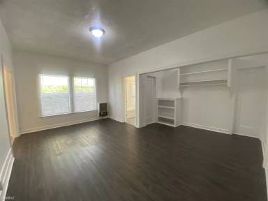 Main picture of 2546 Carmona Ave