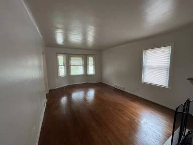 Main picture of 18667 Algonac St
