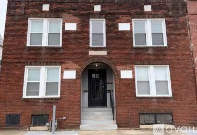 Main picture of 106 W 5th St