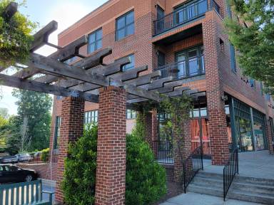 Main picture of 610 Market St