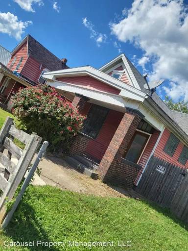 Main picture of 215 W Maryland St