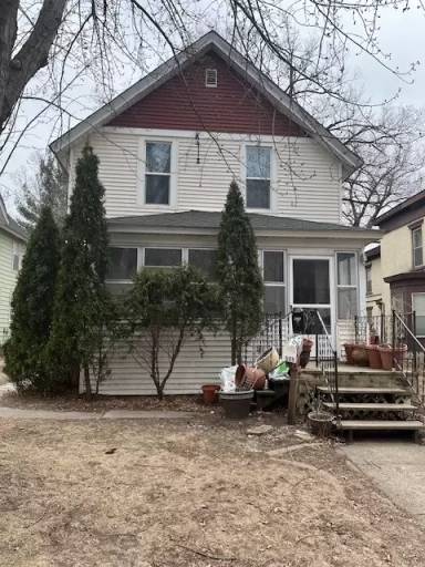 Main picture of 525 3rd St NW