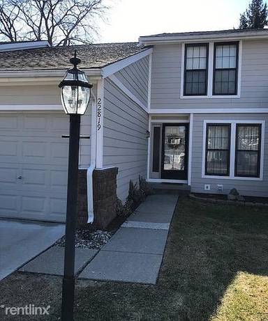 Main picture of Lakewoode Parkhomes condominiums
