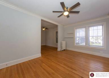 Main picture of 444 N Austin Blvd