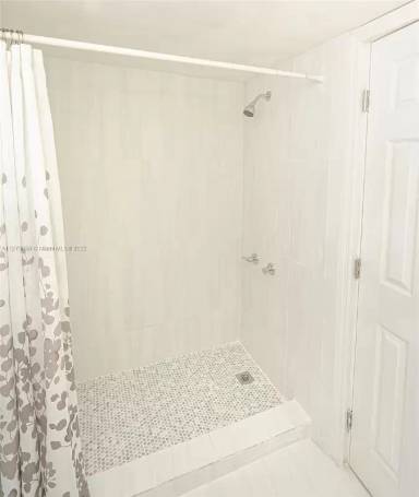 Main picture of 701 Collins Ave