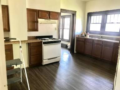 Main picture of 807 W College St
