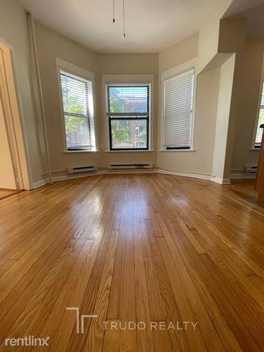 Main picture of 915 W Waveland Ave Apartments