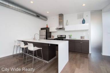 Main picture of 1443 N Franklin St