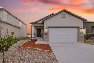 Main picture of 425 W Domain Ln