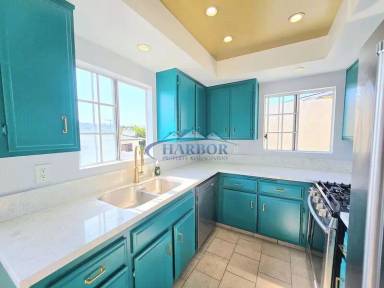 Main picture of 855 W 2nd St