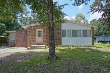 Main picture of 732 Woodmere Dr