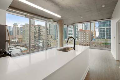 Main picture of 1411 S Wabash Ave