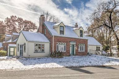 Main picture of 510 Larkin Ave