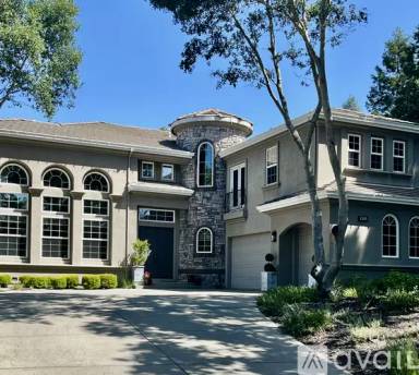 Main picture of 1305 Knoll Dr