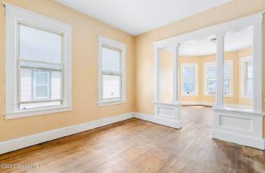 Main picture of 1708 Crane St