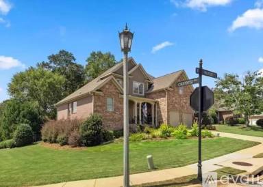 Main picture of 821 Madeline Ln