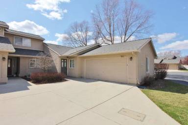 Main picture of 901 E Old Saybrook Ln