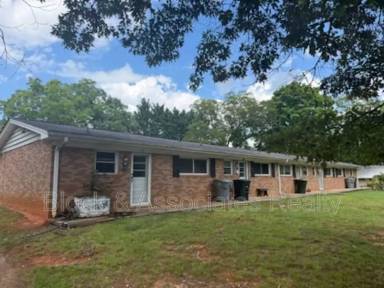 Main picture of 142 W Pritchard St
