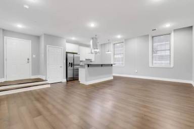 Main picture of 19 E Fayette St