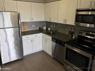 Main picture of 2555 N Clark Apartments