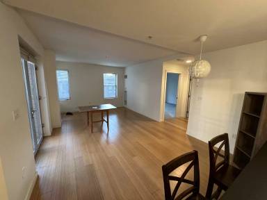 Main picture of 16 Miner St