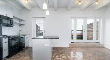 Main picture of 1019 W Lawrence Ave