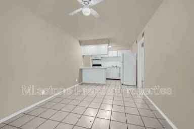 Main picture of 817 S Elm St; Sherman 75090 - 2