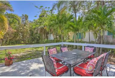 Main picture of 625 SE Stypmann Blvd