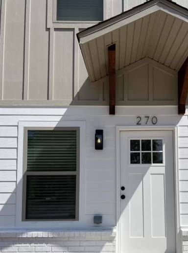 Main picture of 280 E 12th St