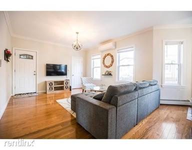 Main picture of 11 Everett St