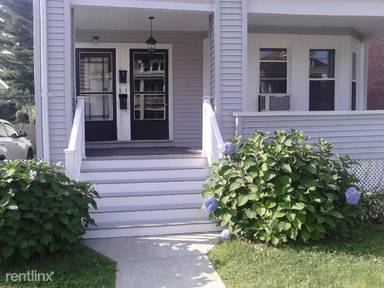 Main picture of 444 Taylor Ct