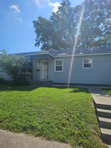 Main picture of 1418 W 8th St