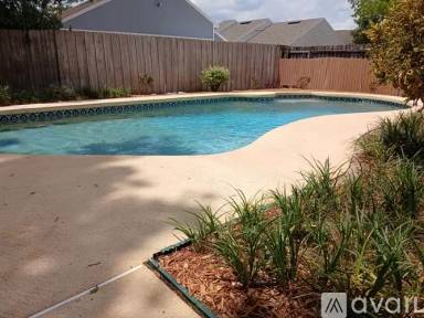 Main picture of 406 Red Coat Ln