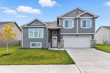 Main picture of 5911 N 181st St