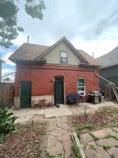 Main picture of 115 N Sherman St